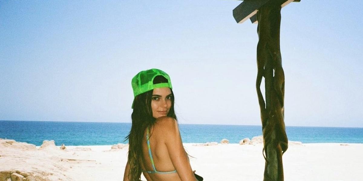 Kendall Jenner aposta em biquíni finíssimo e exibe corpão em clique poderoso: ”Capitã”
