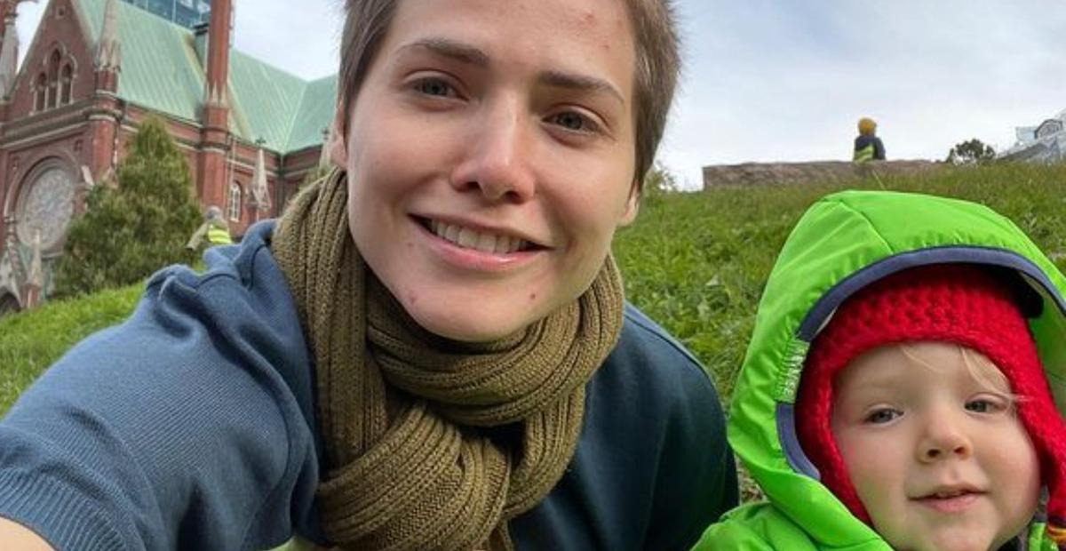 Leticia Colin posta clique fofo de Uri durante passeio em Portugal: ”O lance é compor o look”