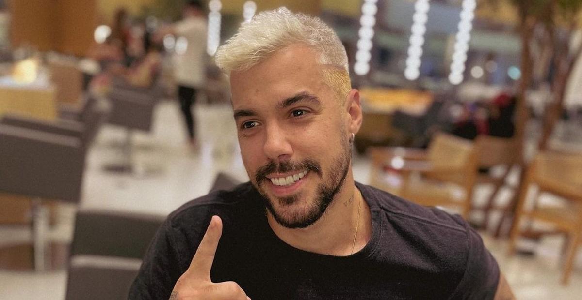 Lipe Ribeiro revela com quantas pessoas já transou ao mesmo tempo e fala de seu affair com Anitta
