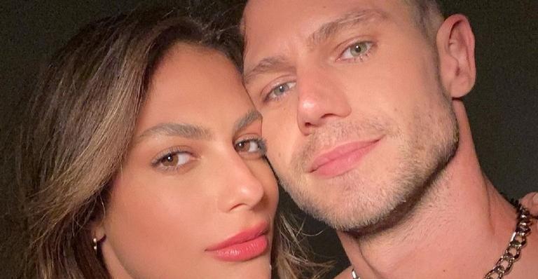 Jonas Sulzbach divide clique romântico com Mari Gonzalez e se declara: ”Axé”