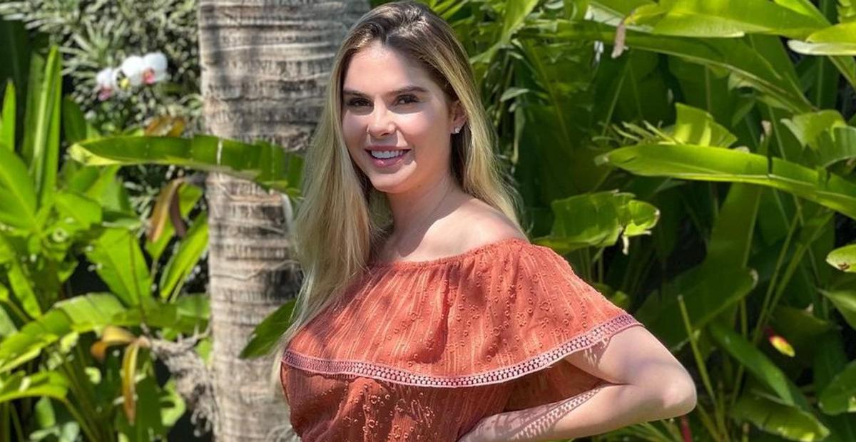 Bárbara Evans posa com a mão na barriguinha e especula sobre o sexo de seu bebê