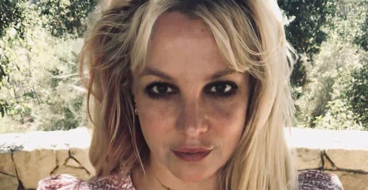 Livre! Britney Spears posa completamente nua após suspensão da tutela