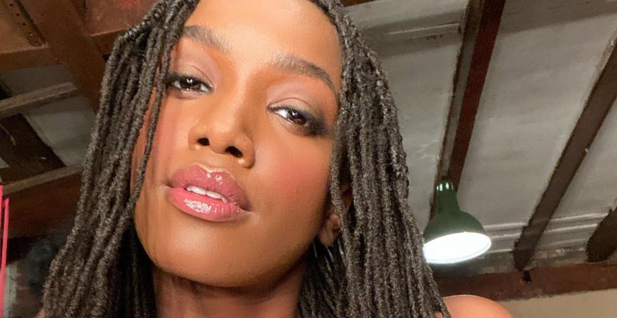 Iza aposta em look dourado e sensual para ensaio na Imperatriz: ”Que felicidade estar de volta”