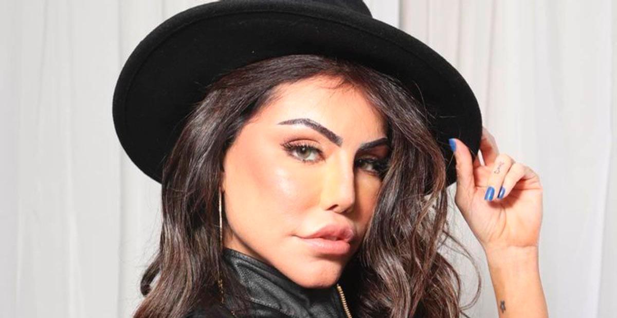 Eliminada da Fazenda, Liziane Gutierrez sensualiza e ostenta corpão: ”Peoa gata!”