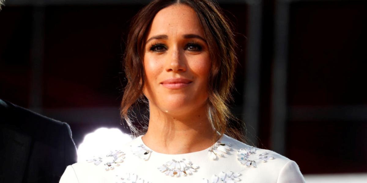 De forma sutil, Meghan Markle exibe barriga pós-parto durante evento em Nova York