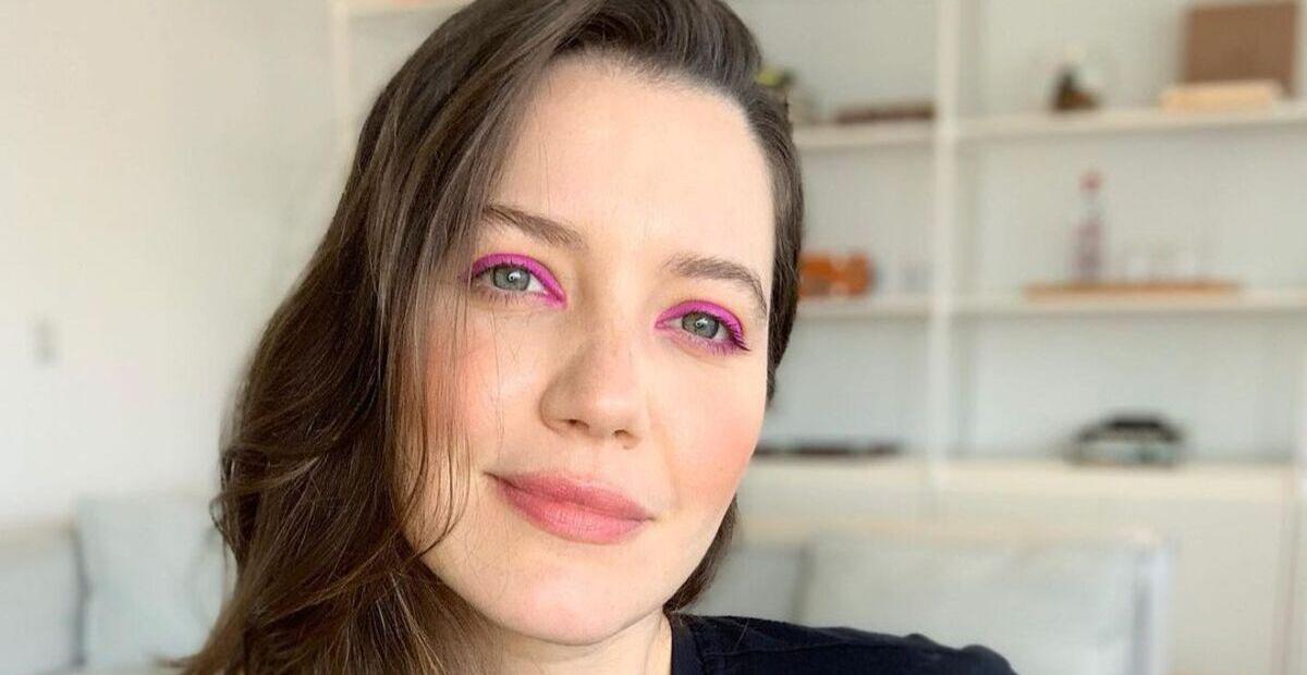De maiô, Nathalia Dill exibe corpo real após nascimento da filha: ”Coxinhas pós gravidez”