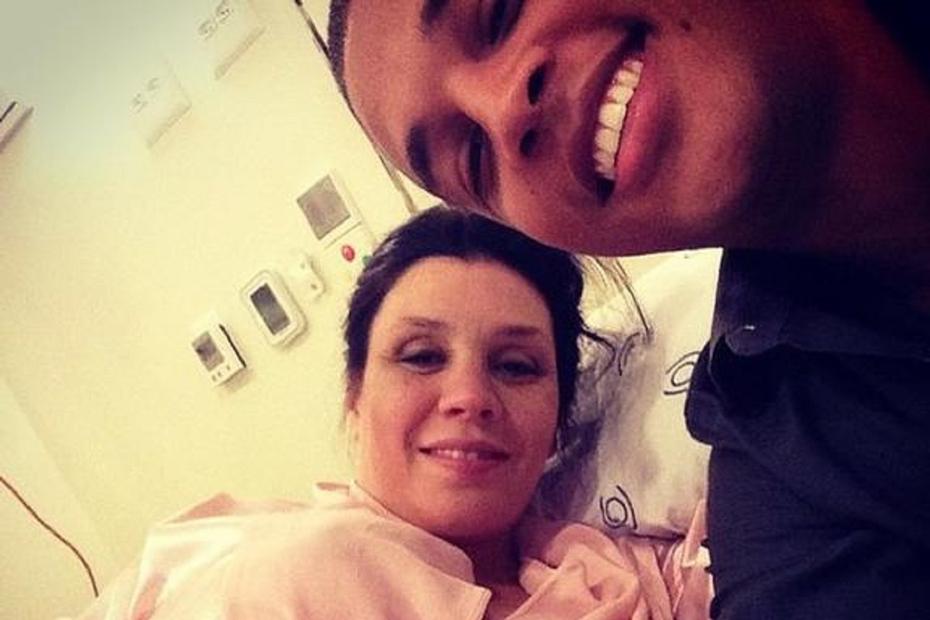 Simony é internada às pressas na maternidade para ter o quarto filho: ‘Ela está calma’, diz o namorado