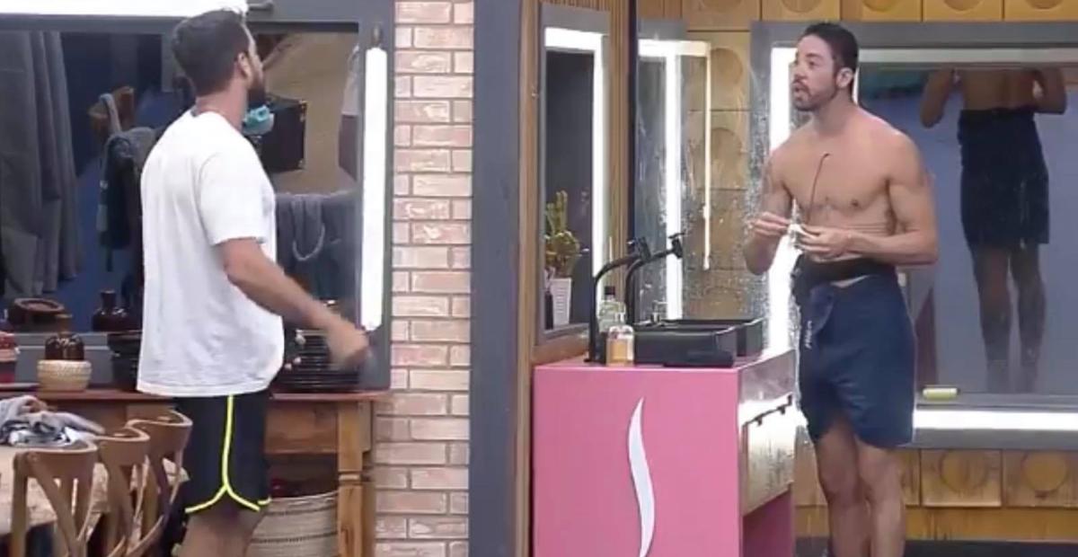 A Fazenda: Rico e Erasmo discutem por conta de punições: ”Você fez de propósito”