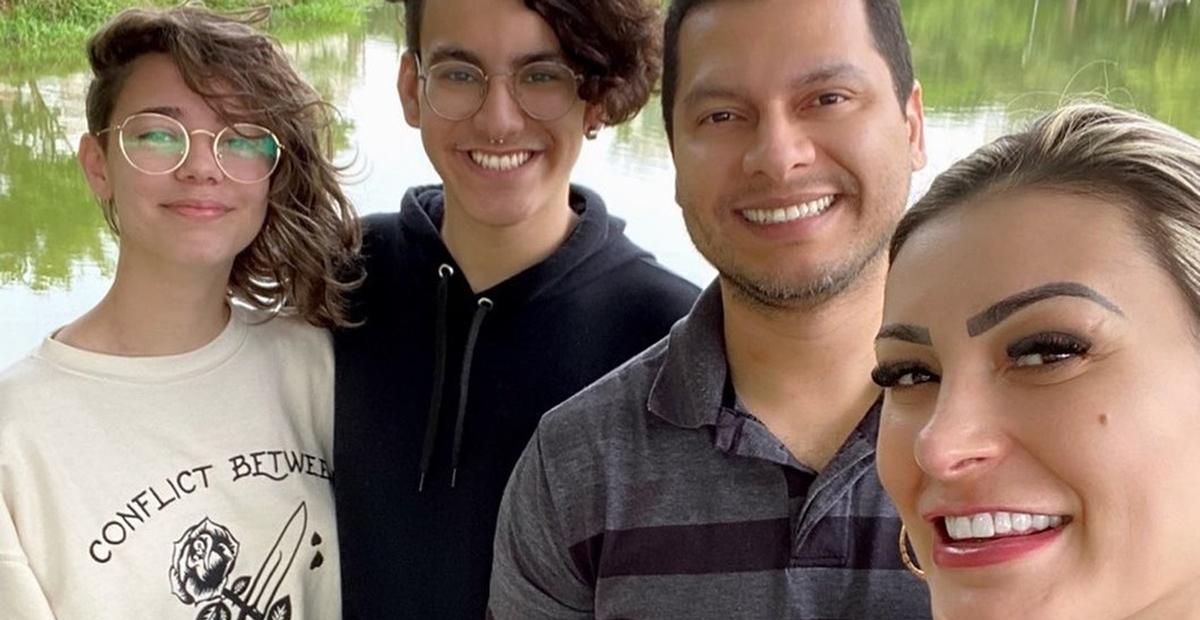 Após reconciliação, Andressa Urach posta foto em família: ”Qual casamento não passa por crises?”