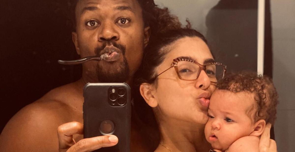 David Junior se encanta ao flagrar cena fofa da esposa com a filha