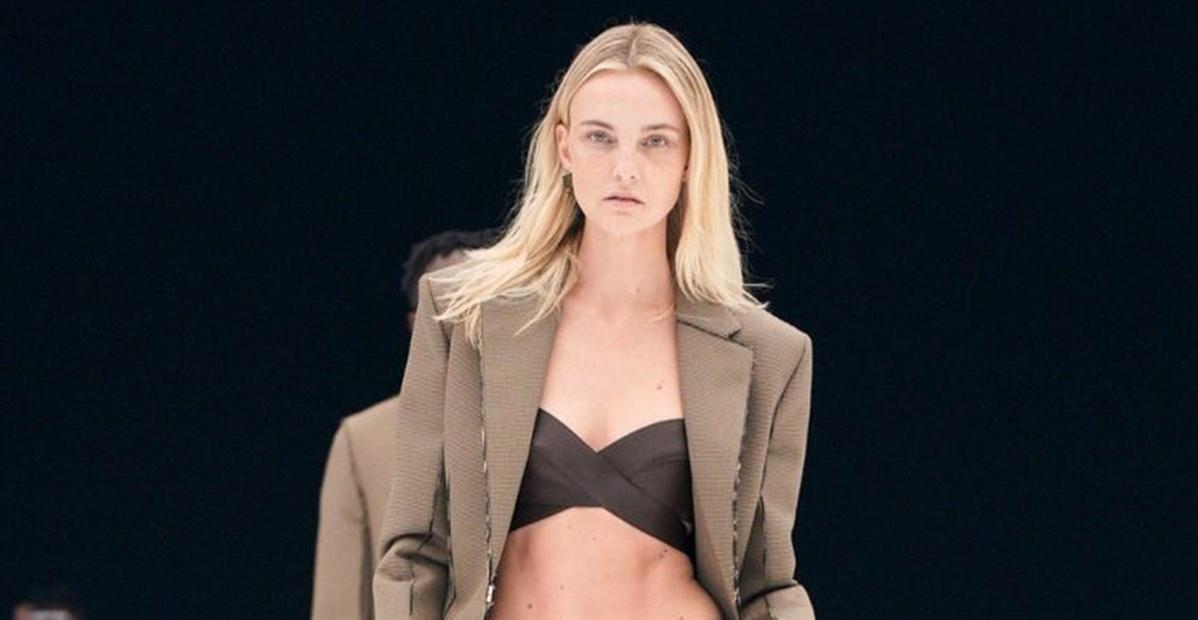 Em Paris, Carol Trentini se destaca em desfile e comemora retorno às passarelas: ”Feliz e grata”