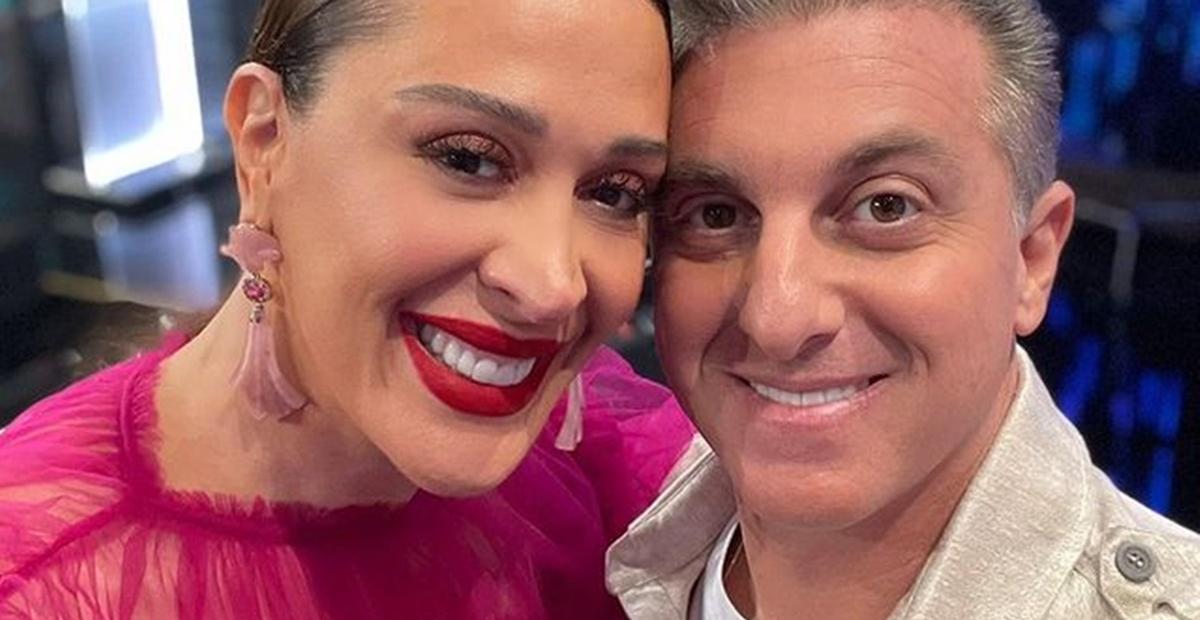 Look de Claudia Raia chama atenção de Luciano Huck no ‘Domingão’: ”Simplesinha como sempre!”