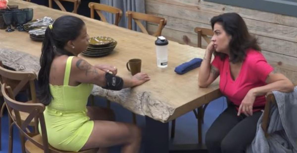 A Fazenda: Rico provoca Solange e Tati aconselha: ”Deixa pra lá”