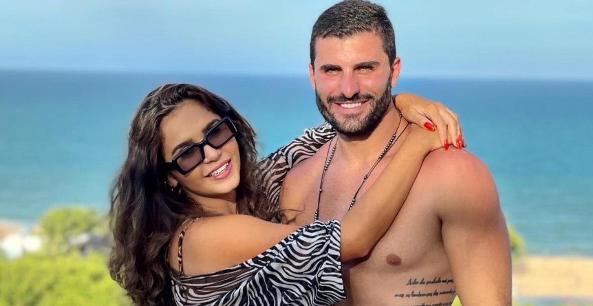 Gizelly Bicalho combina looks com o namorado e diverte a web: ”Oficialmente o casal brega”