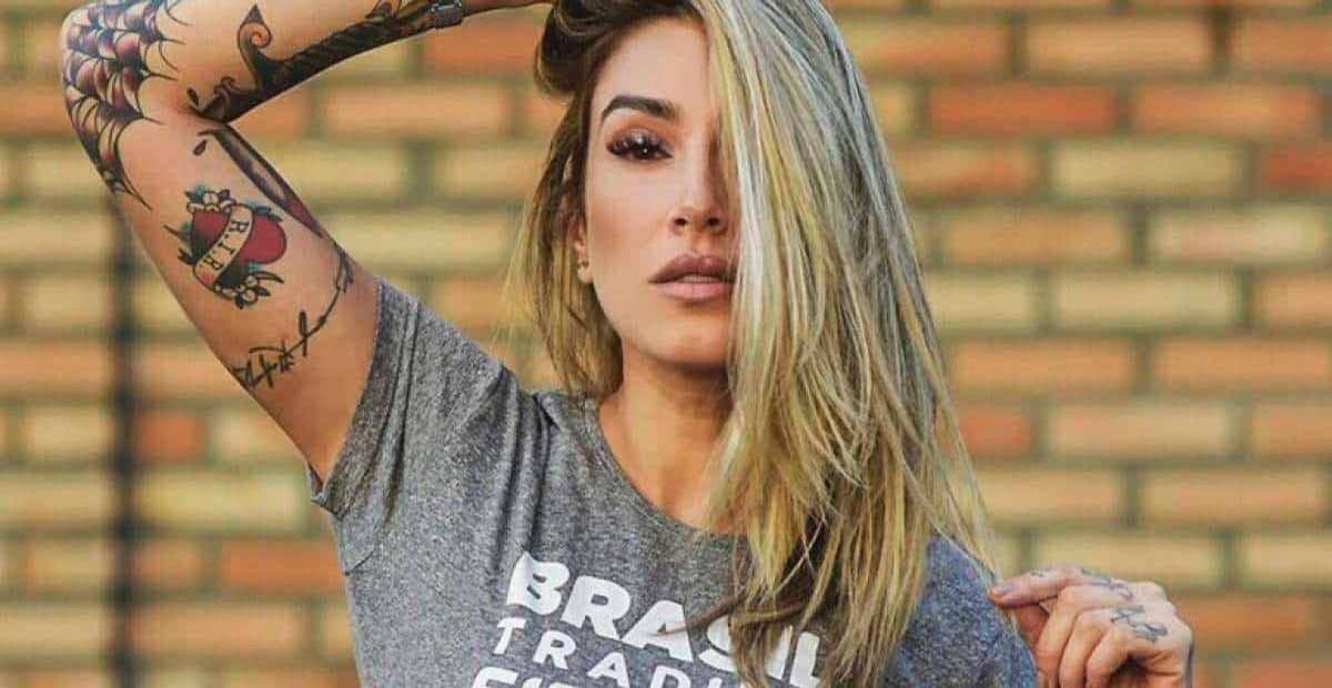 Grávida, ex-panicat Dani Bolina se casa com lutador em Miami