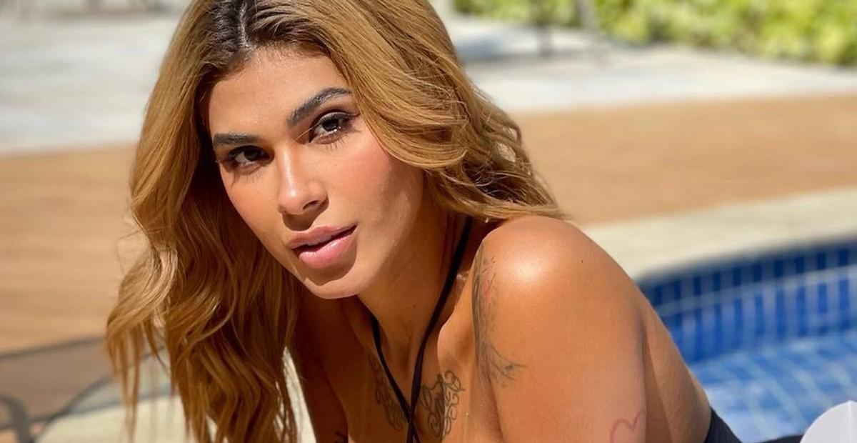 Após queda das redes, Pocah fica mais loira e brinca: ”Voltei iluminada”