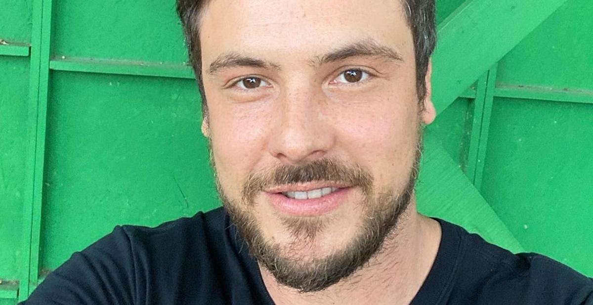 Imunizado! Sergio Guizé toma segunda dose da vacina da covid-19 e faz pedido