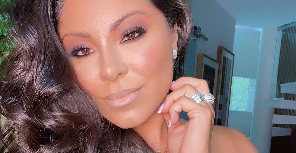 Só de biquíni, Andressa Ferreira ostenta barriga chapada em ensaio fotográfico: ”Perfeita!”