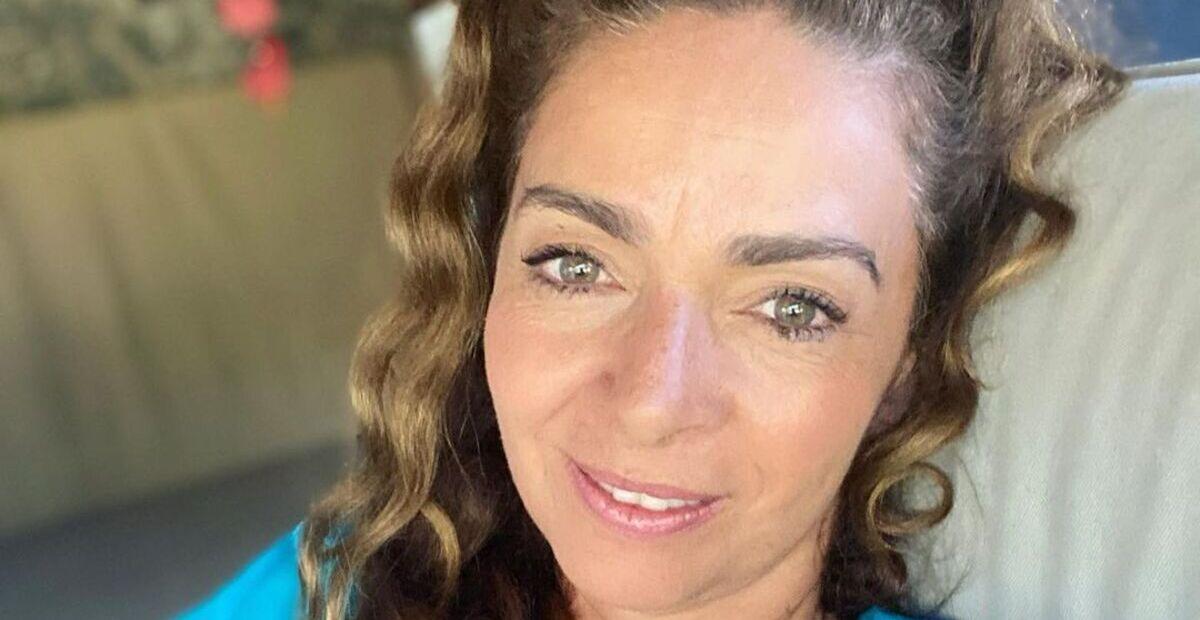 Claudia Ohana faz cliques belíssimos na cama e chama a atenção