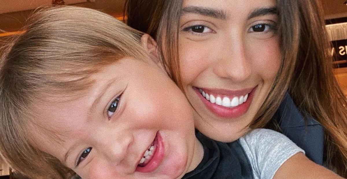 Gabi Brandt se derrete ao publicar clique do filho, Davi, brincando com coelhos: ”Ele é lindo”