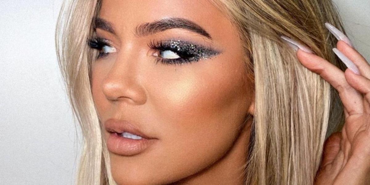 Khloé Kardashian ostenta corpo sarado em biquíni mínimo e deixa web apaixonada: ”Deusa”