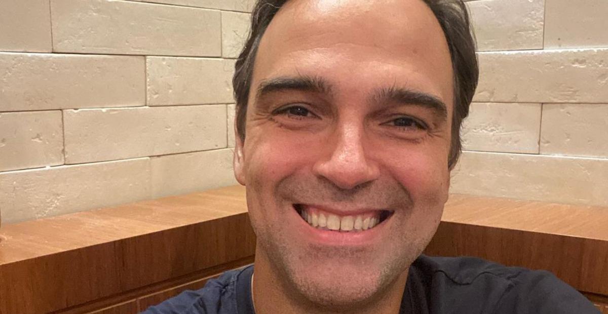 Tadeu Schmidt diz que está fazendo check-up e web dispara: ”Pra ver se aguenta as emoções do BBB?”