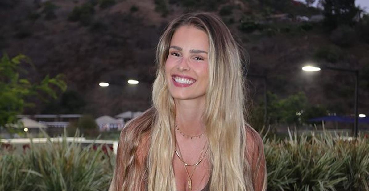 De biquíni, Yasmin Brunet curte banho de sol e ostenta corpão: ”Bela ao extremo”