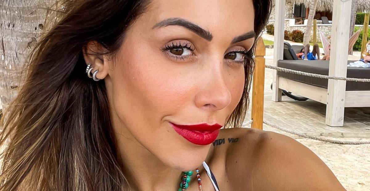 Bella Falconi resgata cliques de biquíni durante viagem pelas Maldivas e eleva a temperatura na web