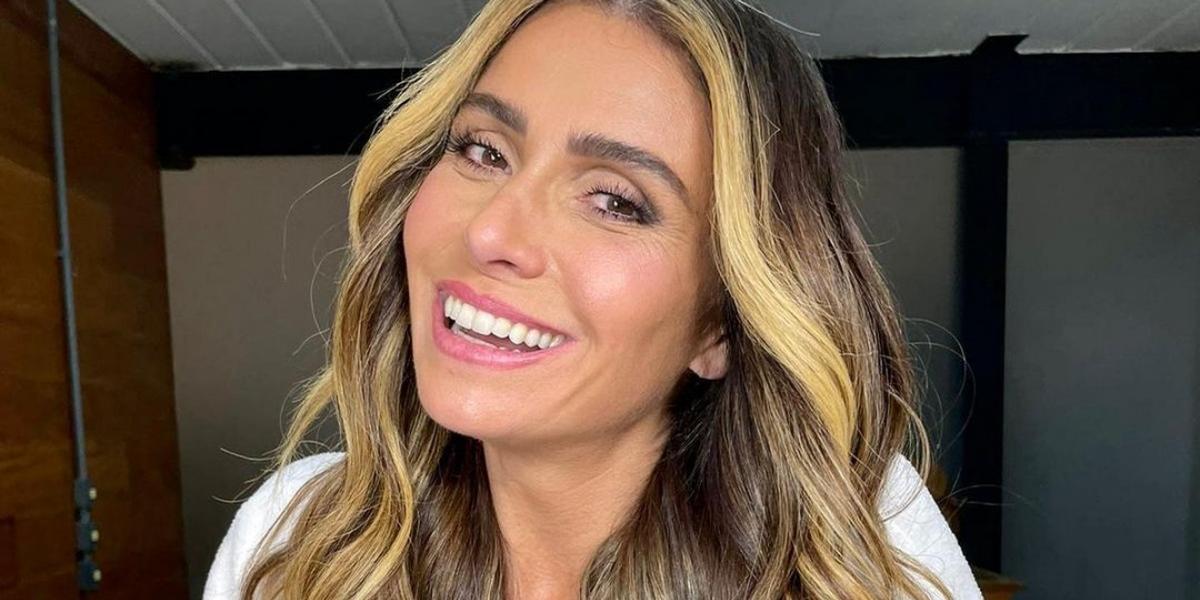 Giovanna Antonelli recebe 2ª dose da vacina contra covid-19 e exalta profissionais: ”Viva”