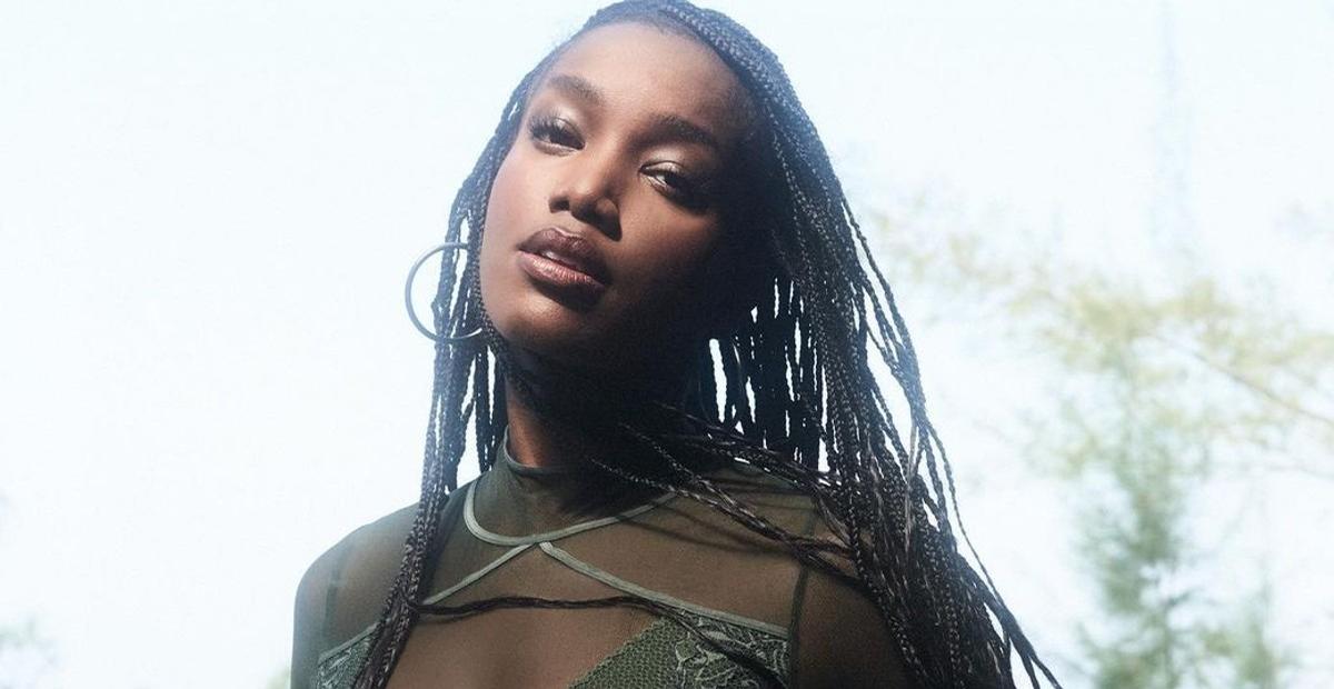 Iza compartilha sequência de selfies perfeitas e deixa os fãs babando: ”Ícone de beleza”