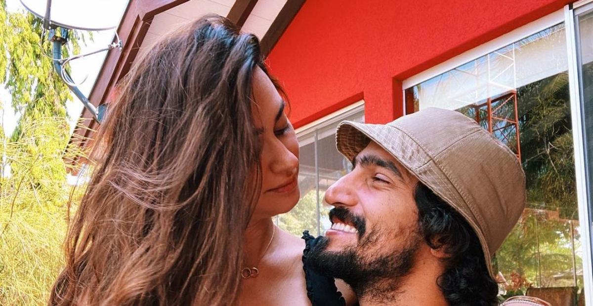 Renato Góes compartilha clique com a esposa, Thaila Ayala: ”Acordei com uma saudade tão grande”