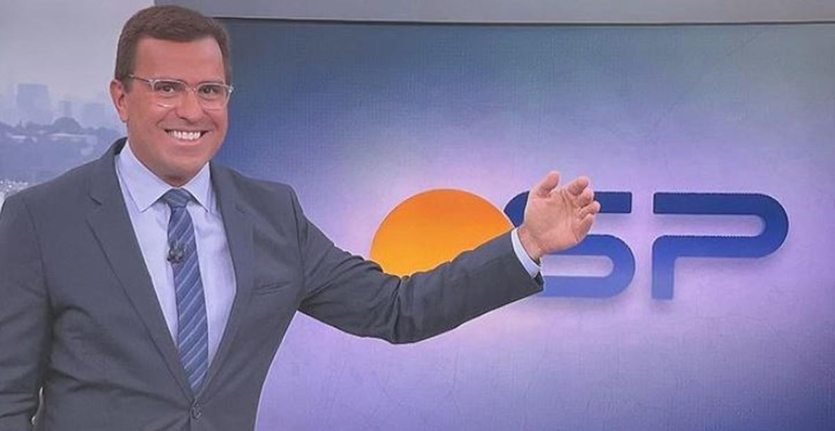 Rodrigo Bocardi diverte os telespectadores do BDSP com bonecão de selfie: ”Você arrasa nas manhãs”