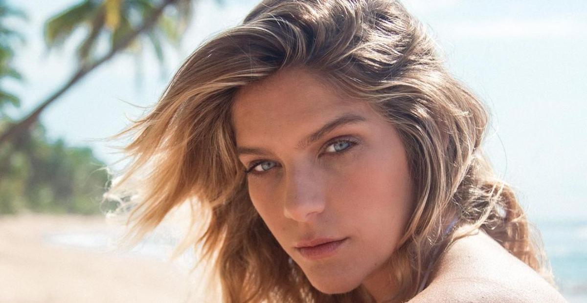Em Jericoacoara, Isabella Santoni encanta ao aparecer de biquíni e fãs comentam: ”Esquentadinha”