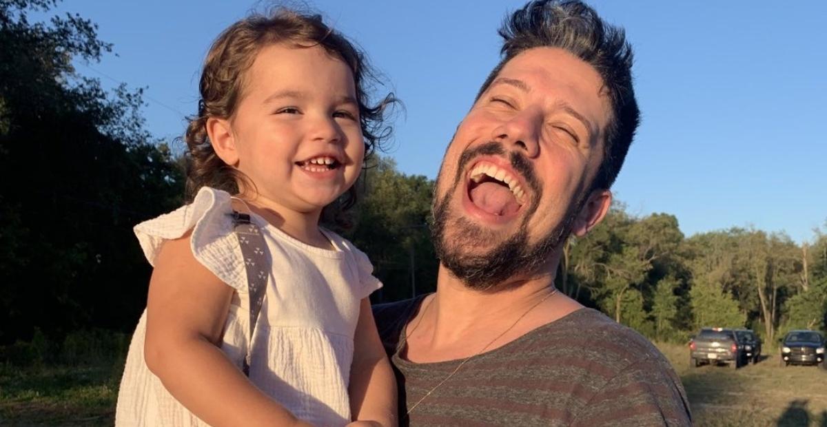 Phelipe Siani encanta ao comemorar aniversário da sobrinha, Bella: ”Meu amor”