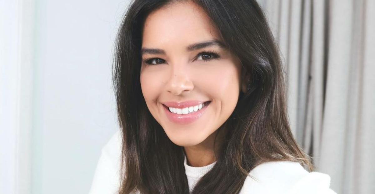 De biquíni, Mariana Rios esbanja boa forma em cachoeira e fãs reagem: ”Sereia”