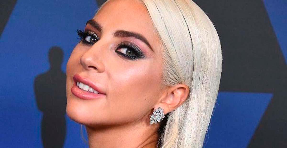 Deslumbrante, Lady Gaga esbanja luxo e beleza em looks de gala