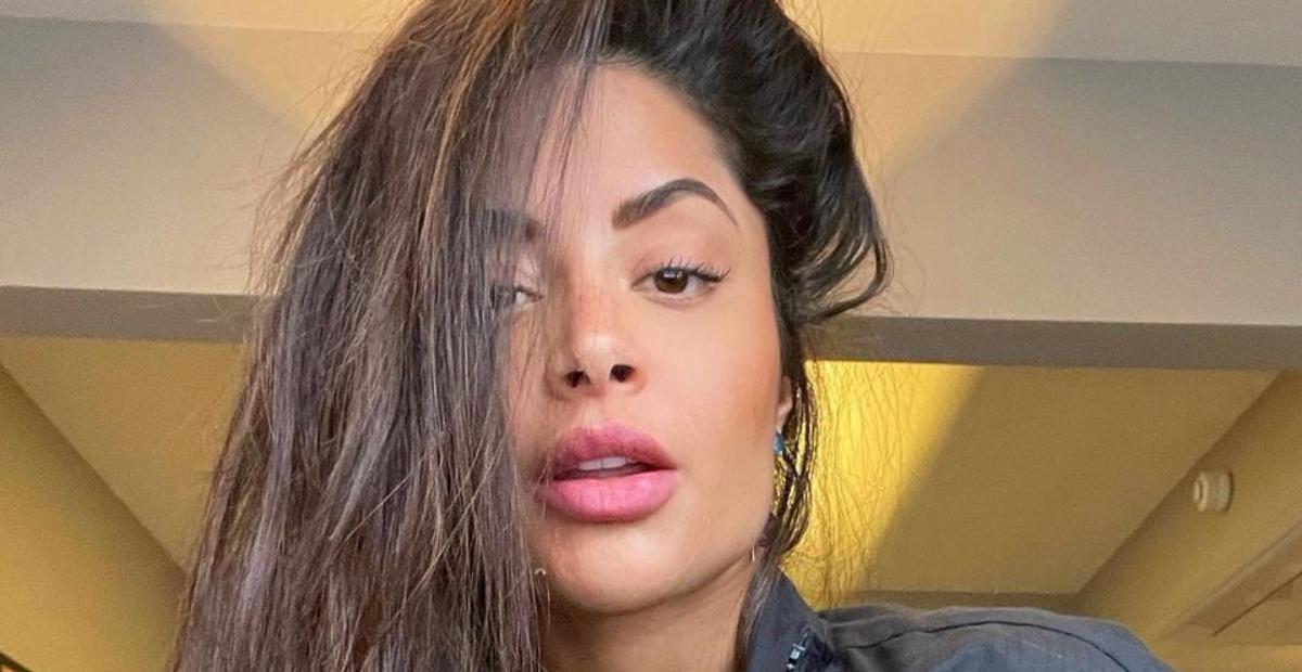 Aline Riscado curte cachoeira e exibe corpão absurdo de biquíni: ”Sereiona”