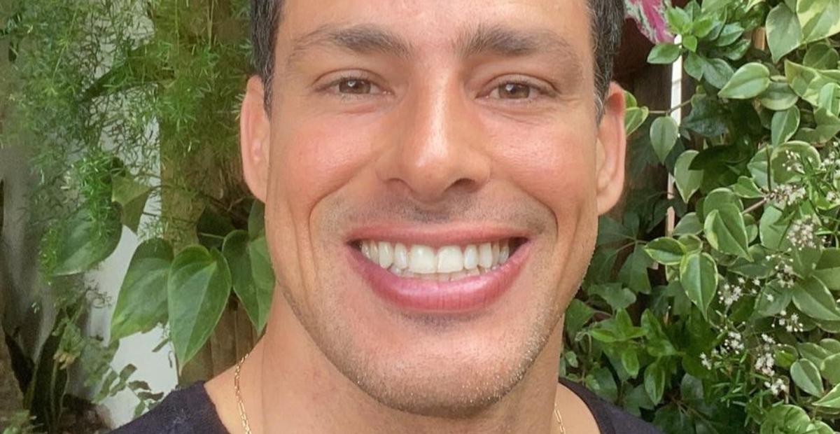 Cauã Reymond arranca suspiros dos fãs com habilidade no surf: ”Que homem”