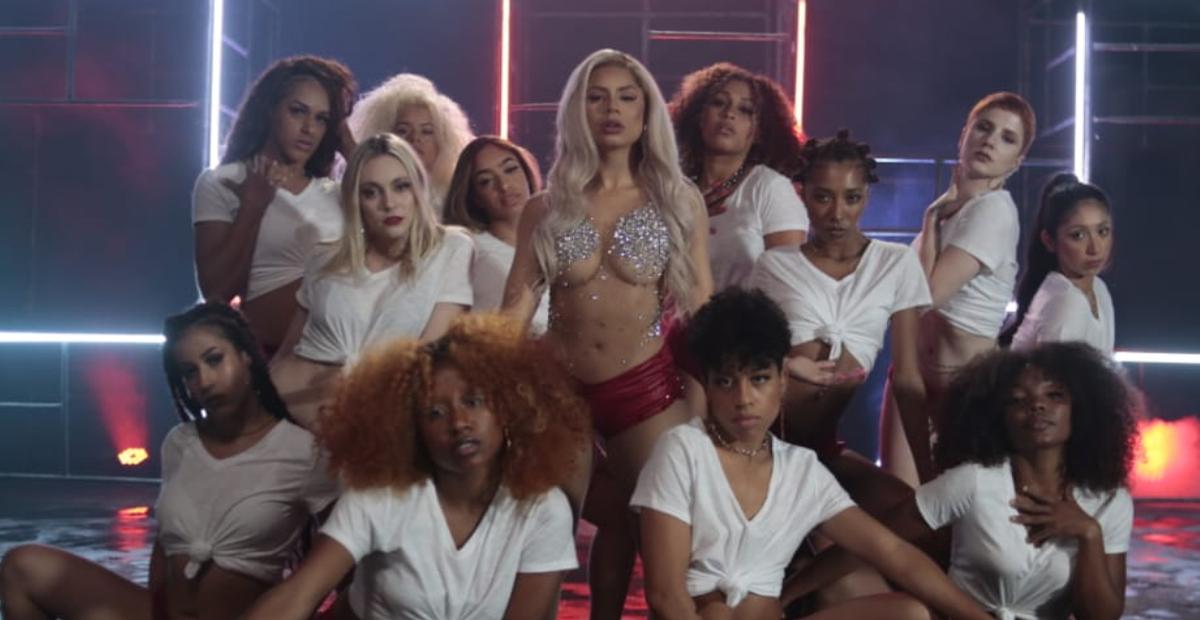 Loiríssima, Lexa surge poderosa em gravação de vídeo coreografia para seu novo single
