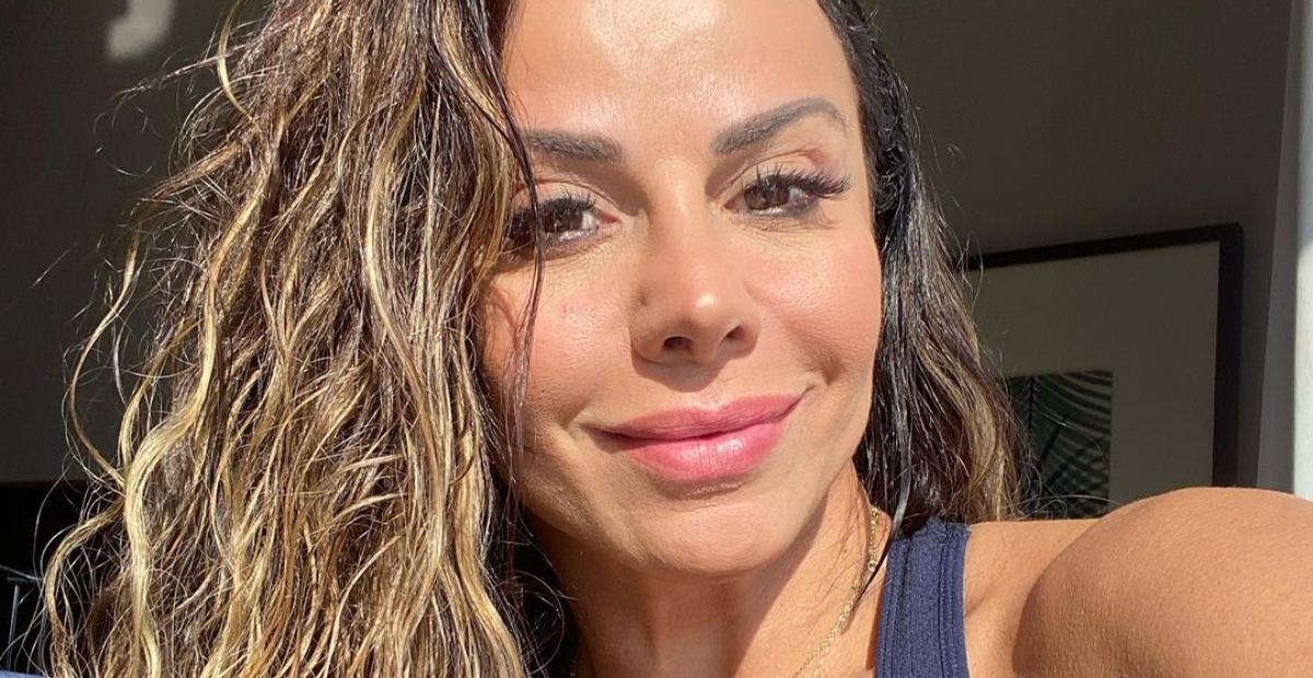 Viviane Araujo esbanja corpão em body decotado para ensaio na Salgueiro e web elogia: ”Deusa”