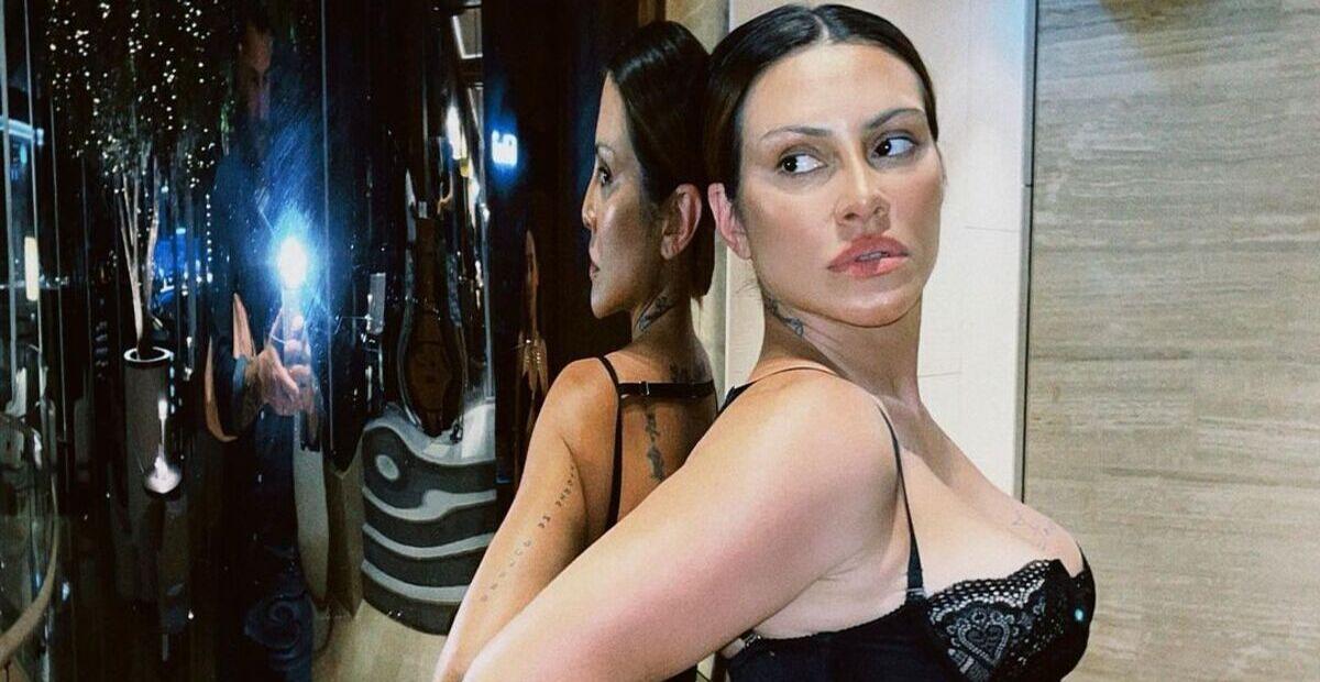 De maiô pequeno, Cleo deixa à mostra quase tudo e Fábio Jr comenta