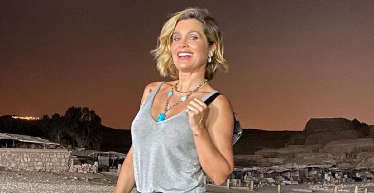 Flávia Alessandra aposta em look estiloso para passeio no Egito