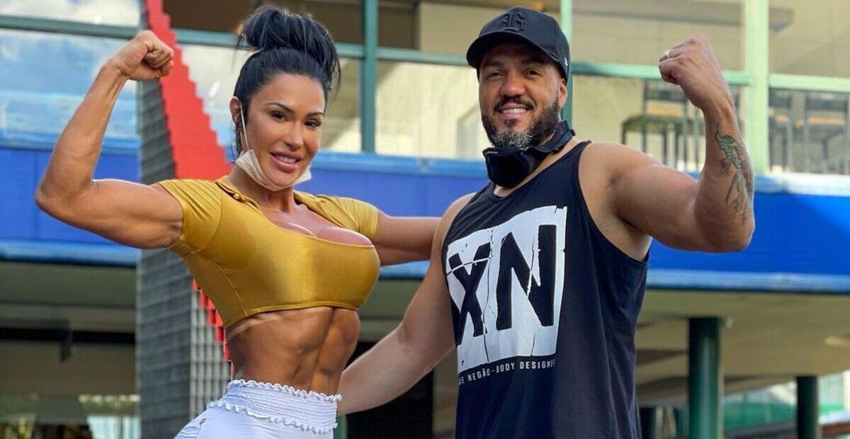 Gracyanne Barbosa exibe mão boba de Belo e revela tatuagem no bumbum