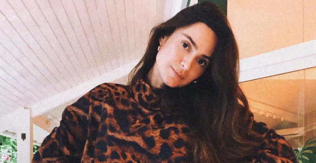 Thaila Ayala exibe look para casamento e exibe o barrigão: ”Mamãe tá on”