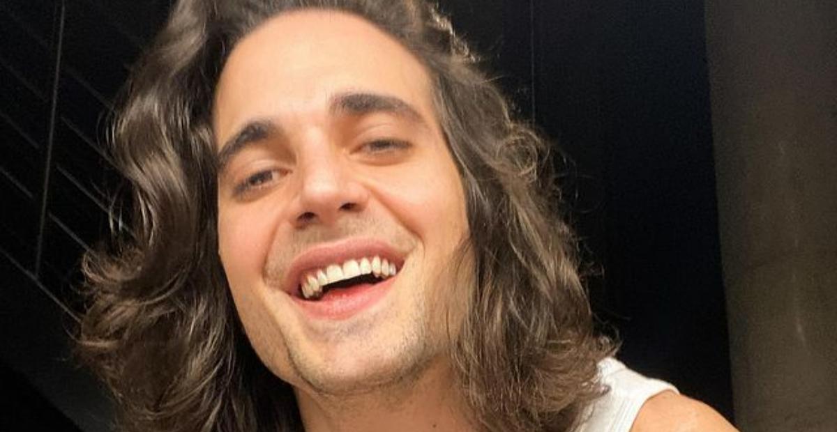 No Dia das Crianças, Fiuk relembra clique ao lado das irmãs e encanta fãs: ”Quarteto fantástico!”