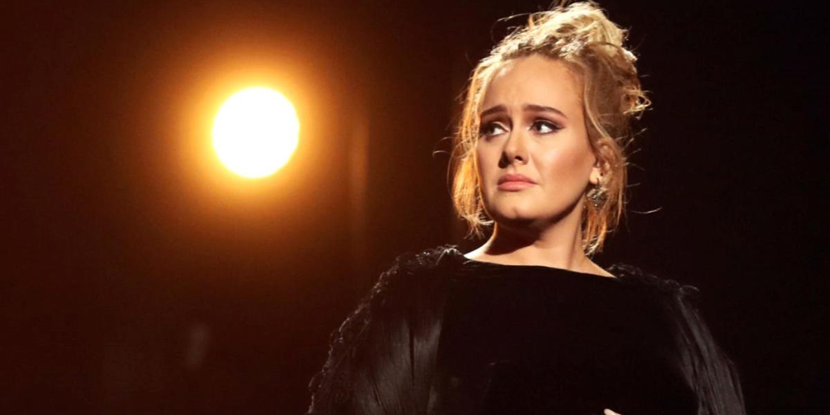 Adele compartilha carta aberta sobre o processo criativo do novo álbum: ”Verdades incontornáveis”