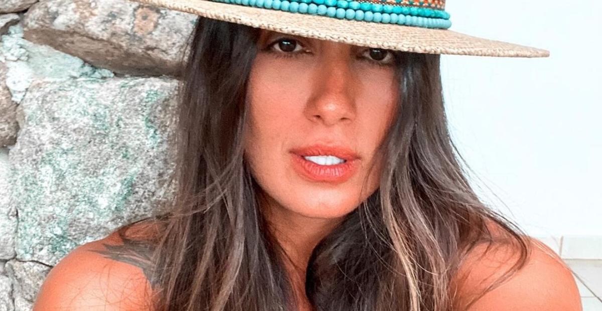 Carol Peixinho exibe corpaço escultural com biquíni cavado em frente ao espelho: ”Espetáculo”