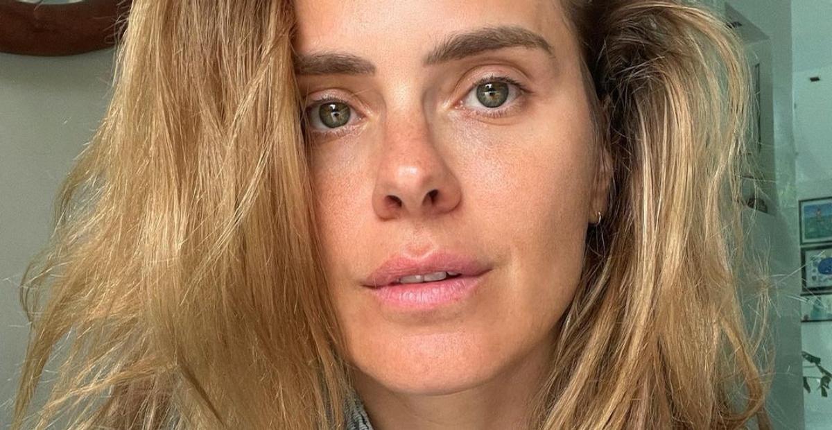 De biquíni, Carolina Dieckmann relembra clique divertido em Miami e encanta a web: ”Criança feliz”