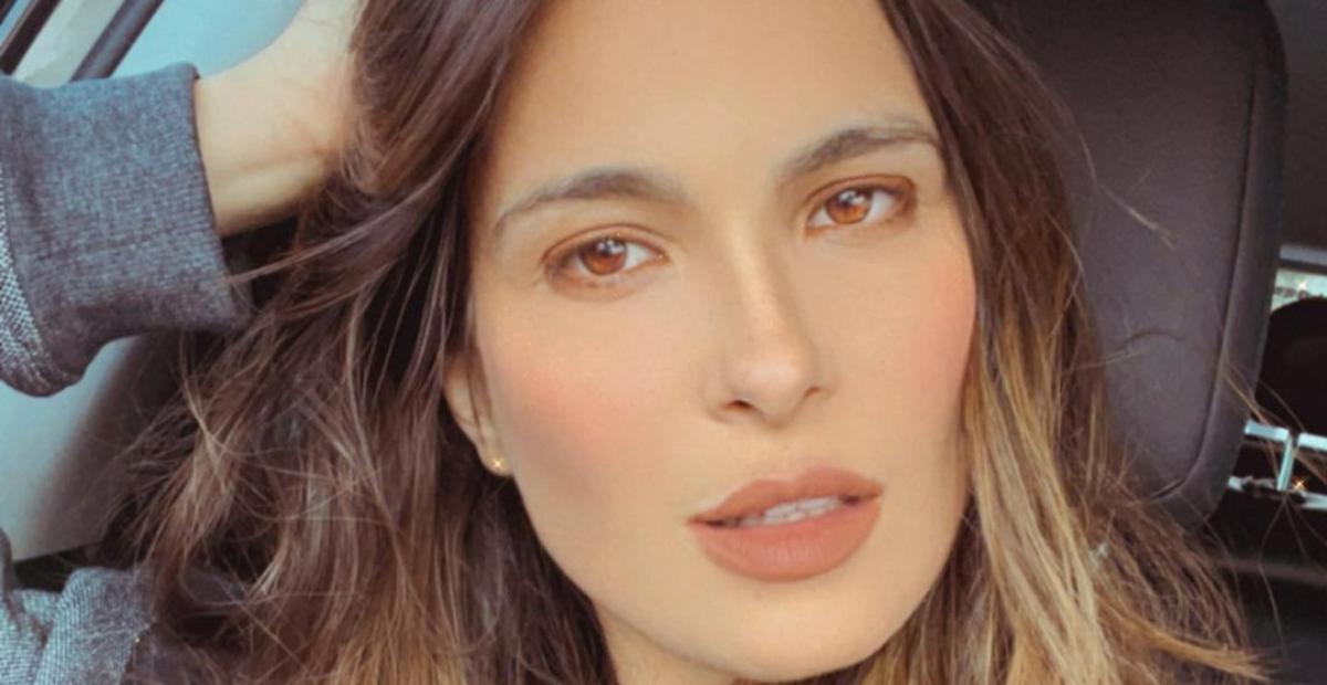 Kamilla Salgado surge deslumbrante usando maiô estiloso e fãs elogiam: ”Musa!”