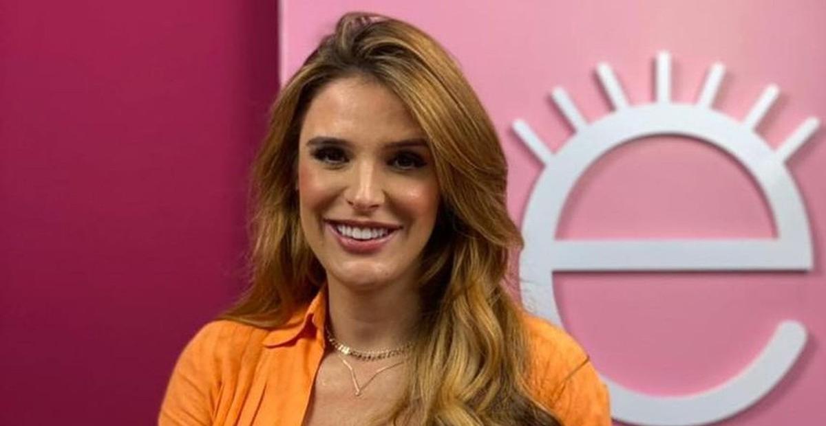 Grávida, Rafa Brites surge de biquíni em clique e dispara: ”Bebê na Bahia”